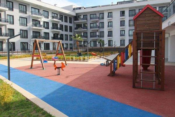 Sea-View Semi-Detached Villas in a Complex with Pool in Yalova