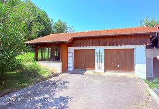 Garagen und Vorplatz