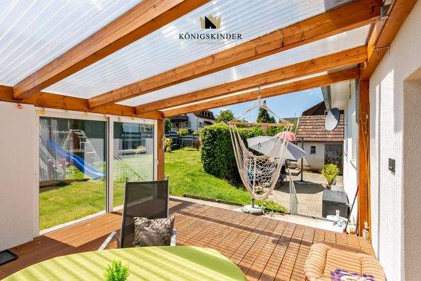 Zugang zum Wintergarten vom Essbereich aus