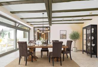 Esszimmer (Foto wurde KI generiert)