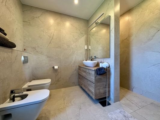 En-suite Masterbad mit Rainshower