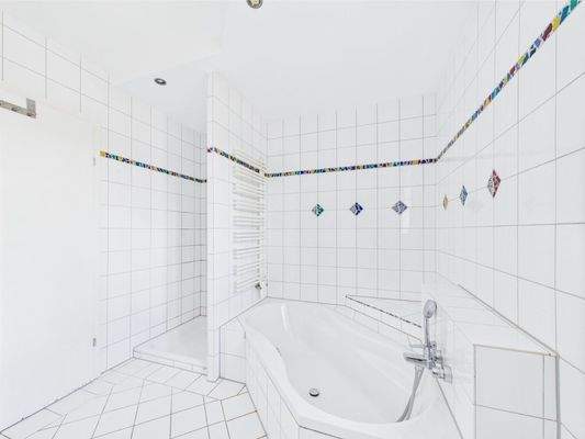 CAM04191G0-PR0037-STILL013