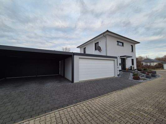 Doppelcarport und Garage