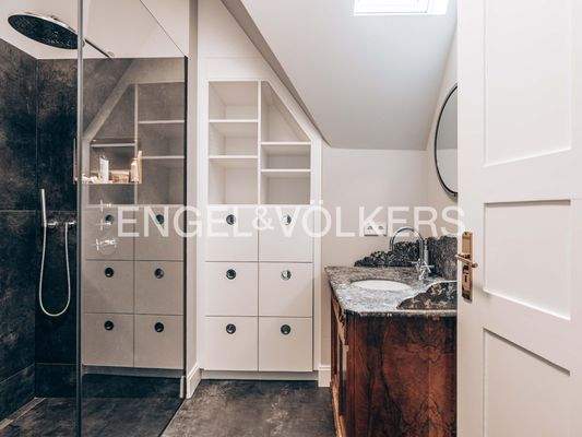 Duschbad im Dachgeschoss