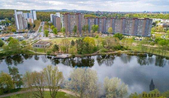 Außenansicht mit See