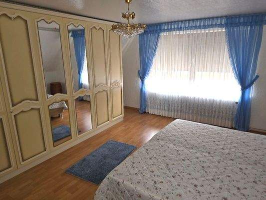 OG Schlafzimmer 1 Bild 2.jpg