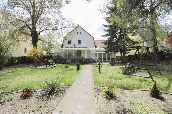 Haus Rückseite und Garten