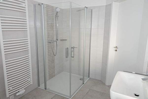 Badezimmer mit Dusche