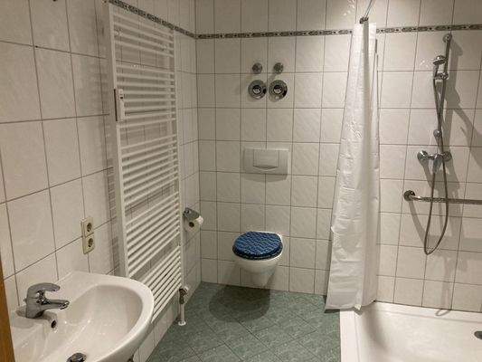 Bad mit Handtuchtrockner