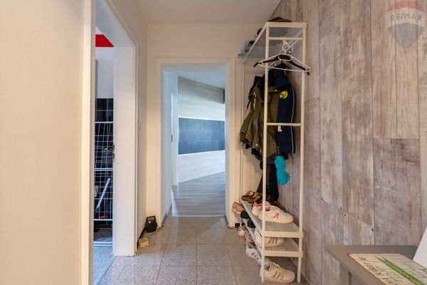 Haus vorne EG Flur