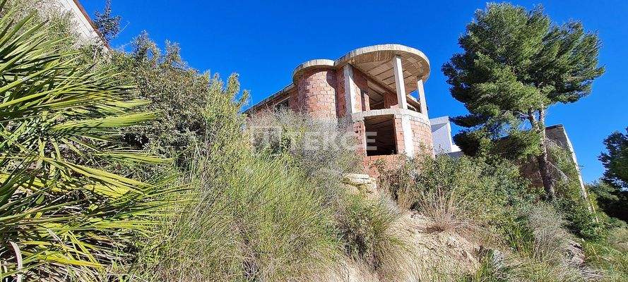 Standalone Villa with a Swimming Pool in Pinar de Campoverde