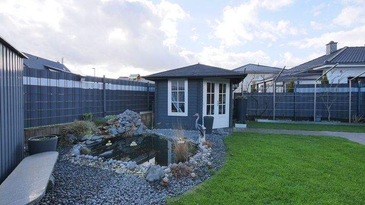 Garten mit Gartenhaus