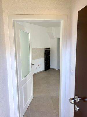 Vorflur und Blick in die Küche