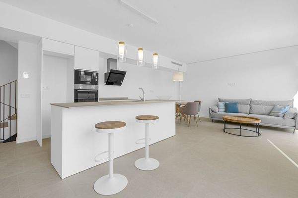 moderna-casa-de-pueblo-con-piscina-en-biniamar