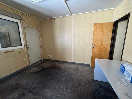 Bürocontainer in der Halle