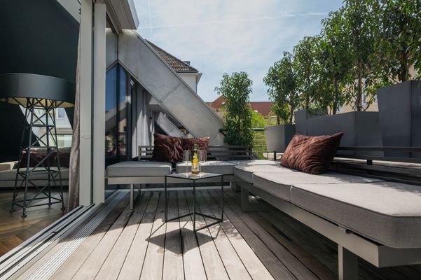  Teilansicht der charmante Dachterrasse mitten im Glockenbachviertel