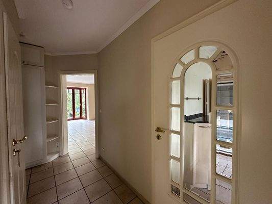 Flur Richtung Wohnzimmer