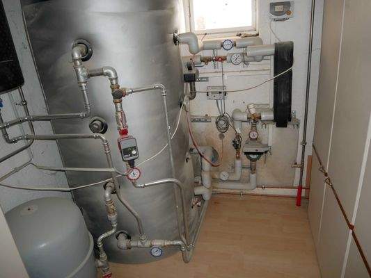 Nahwärmeanschluss mit PufferspeicherHeizung