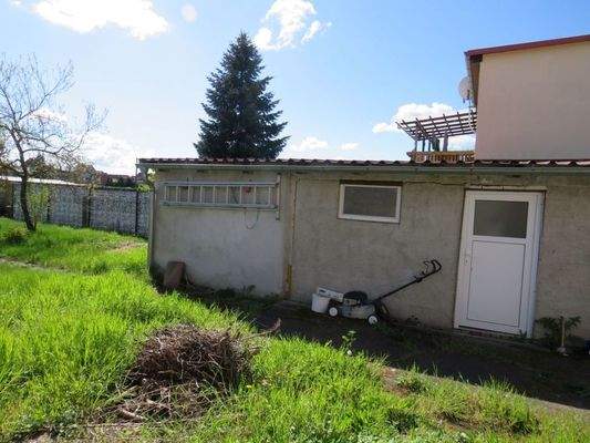 Grundstück mit Nebengebäude