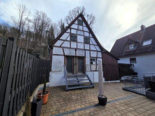 Blick auf das Nebengebäude vom Innenhof.jpg