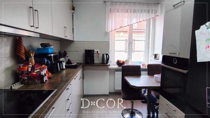 Küche mit Einbauküche