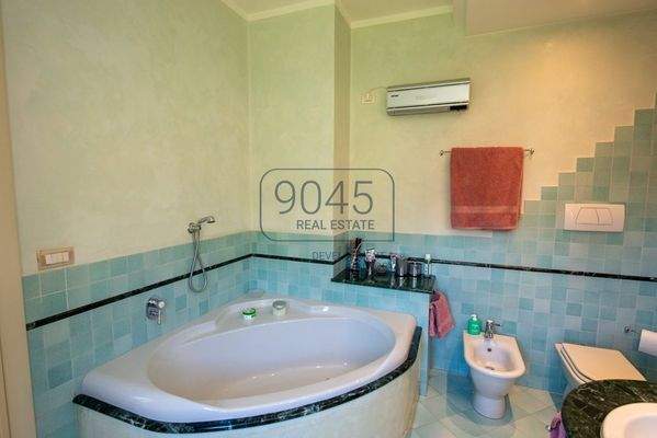 Exklusives Villenanwesen mit Seeblick in Garda - Gardasee