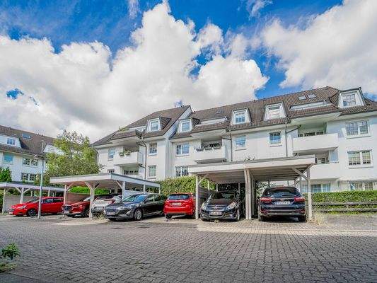 Doppelcarport & Stellplätze inklusive