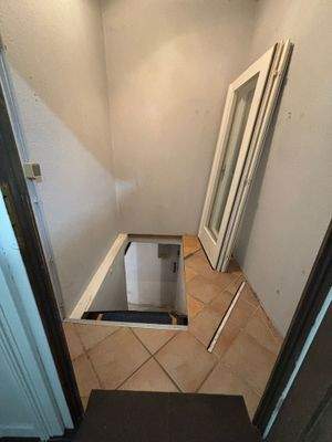 sep. Vorraum Kellertreppe