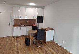 Einbauküche mit Kücheninsel