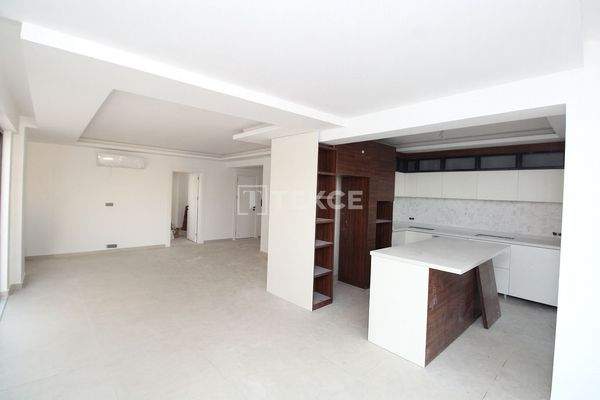 Detached House with Spacious Garden in Belek, Antalya