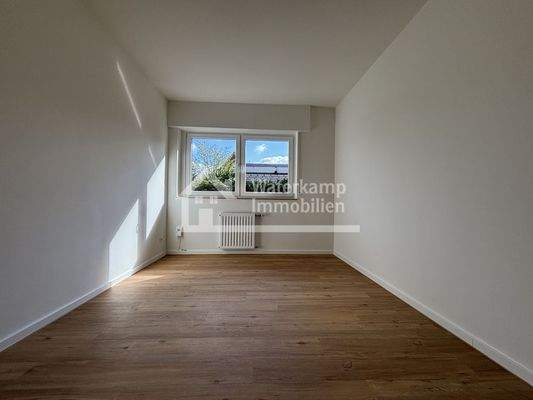 03 Kind (I2): Helles Kinderzimmer