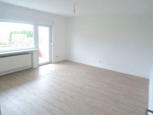 Wohnzimmer mit Ausgang Balkon