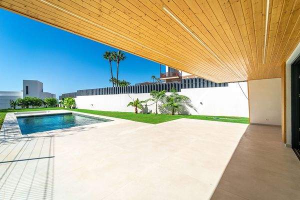 Elegant Villa with Private Pool and Solarium in Benalmádena Málaga