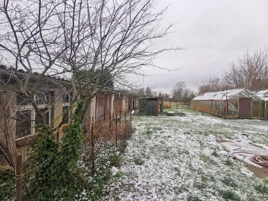 7. Nebengelass Garagen Gewächshaus.jpg