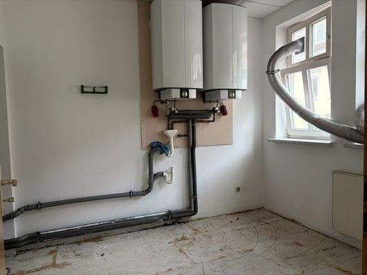 Lagerraum mit Zugang zur sanitären Anlage