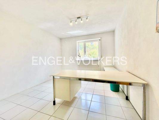 UG: Zimmer/Büro