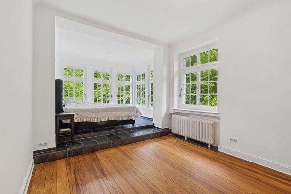 1. OG Schlafzimmer mit Waldblick