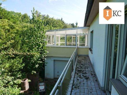 Balkon mit Blick auf den Wintergarten