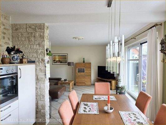 Blick v. Küche z. Wohnbereich