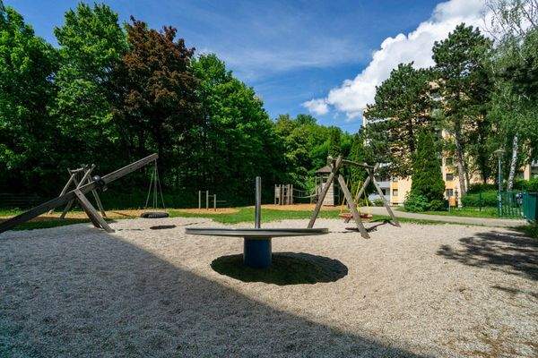 Spielplatz neben der Wohnhausanlage