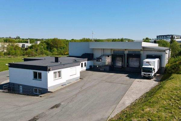 Auslieferung / Bürogebäude