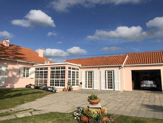 Haupthaus mit Erweiterungsbau