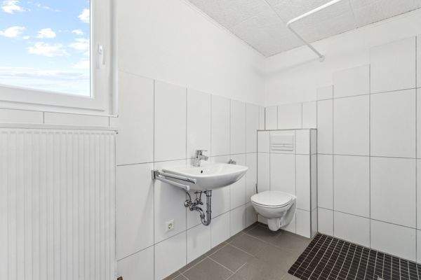 Zweites Badezimmer mit Dusche OG 