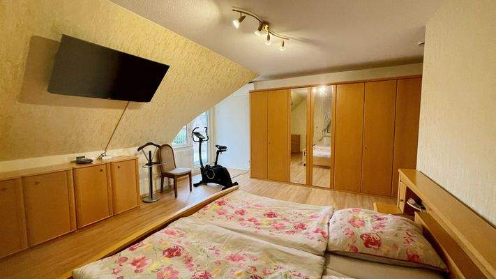 Zimmer I mit Zugang zum Balkon