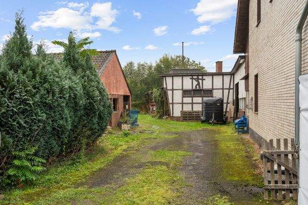 Aktuelle Grundstückseinfahrt