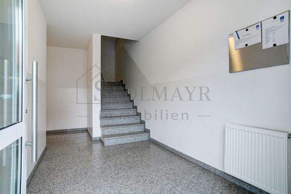 Hauseingang Mehrfamilienhaus