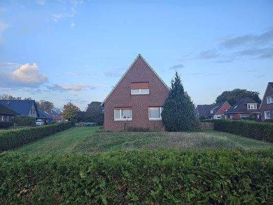 2 - Ansicht mit Gartengrundstück