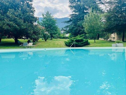 Meran-Obermais-Schwimmbad-Park-AltoAdige-Bilocale-Vollmöbliert-Saniert