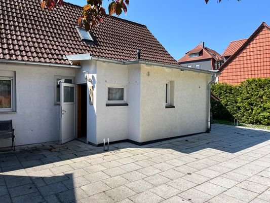 Terrasse und Anbau mit Zugang