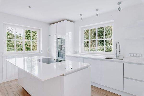 Küche mit Esstresen